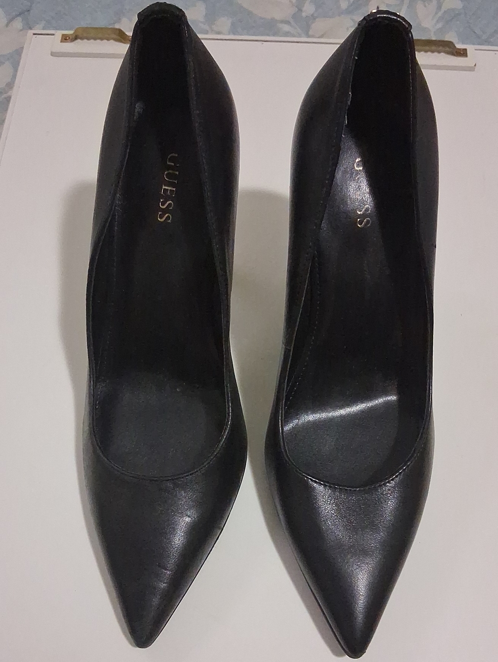 GUESS Black Pointed-Toe Leather Heels